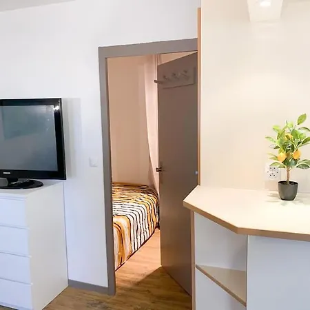 Apartment Azur- 4 Pers Hyper Centre - A 2 Mn A Pied - Terrasse Saint-Raphael (Var)